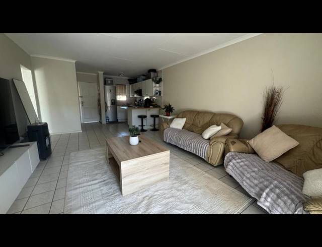 2 BEDROOM TOWNHOUSE FOR SALE IN OAKDENE